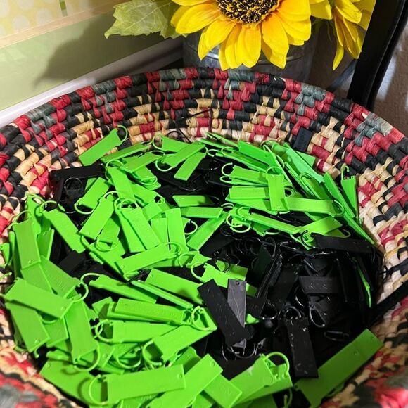 Reusable Plastic Jewelry Tags, 400 black, 125 Green, 75 Watch / Bracelet Tags - Picture 10 of 10